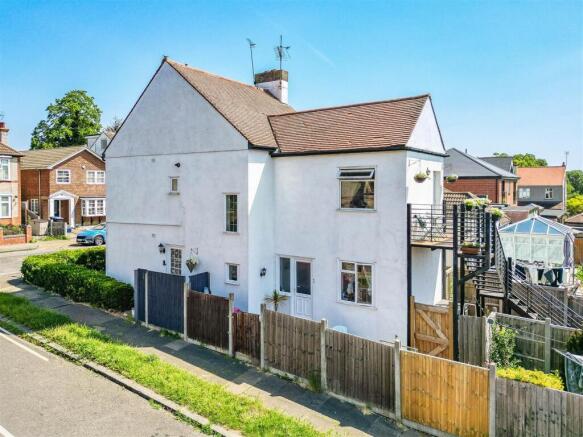2 bed property, in Tankerville Drive, £260,000