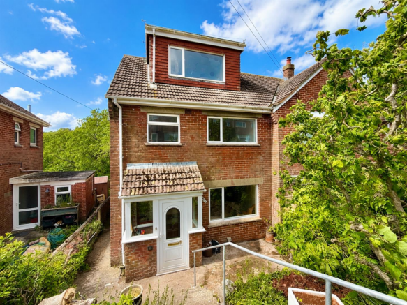 4 bed property, in Elizabeth Avenue, £239,950