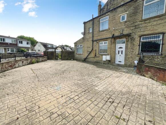 3 bed property, in Harrogate Road, £160,000