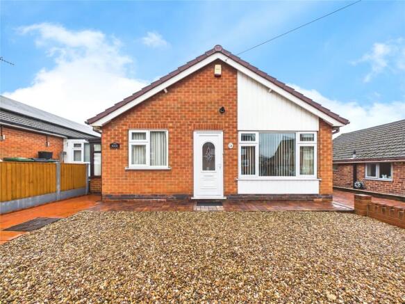 2 bed property, in Hillside, £210,000