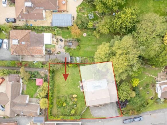 4 bed property, in The Paddock, £220,000