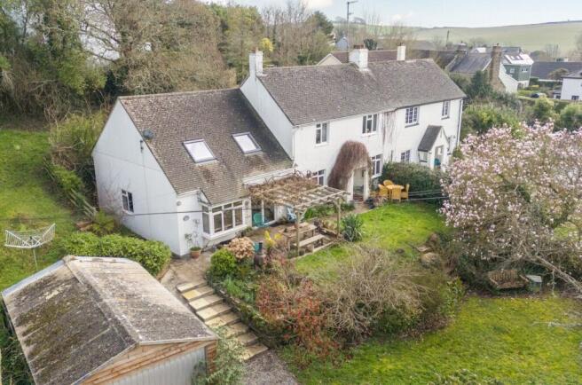 4 bed property, in Orchard Cottages, £550,000