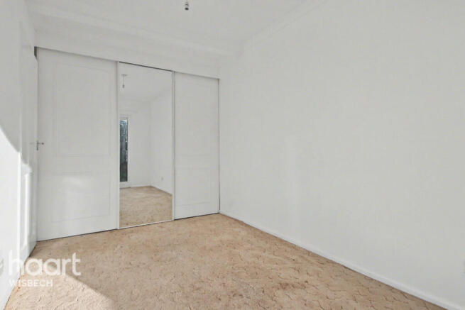 2 bed property, in Spencer Close, £195,000