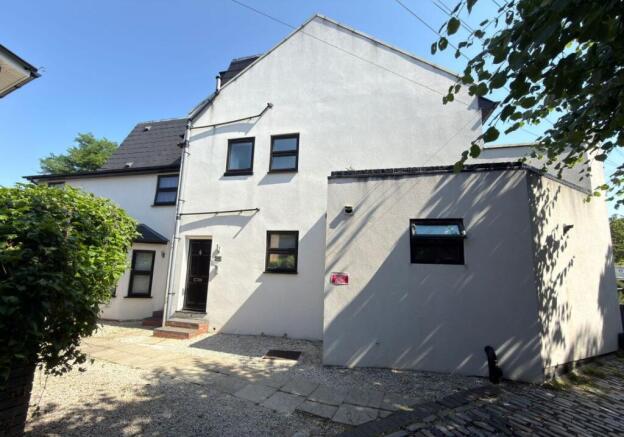 1 bed property, in 5 Bird In Hand Court, £160,000