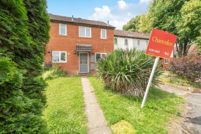 2 bed property, in Kennington, £300,000