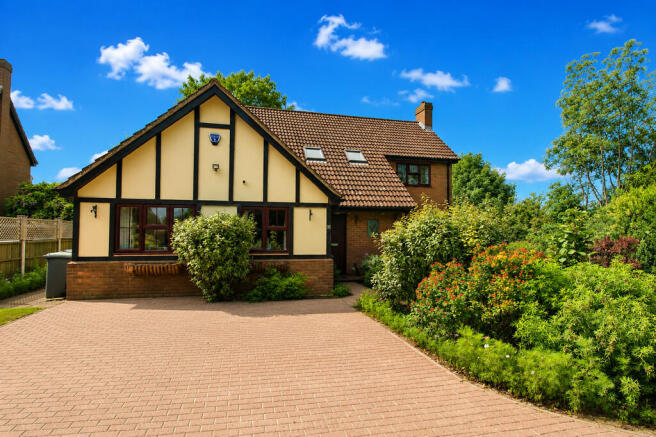 4 bed property, in Barnwell Rise, £680,000