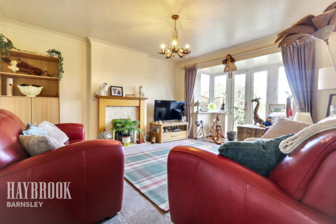 4 bed property, in Lynham Avenue, £350,000