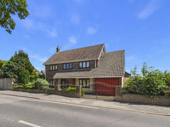 3 bed property, in Asmall Lane, £375,000
