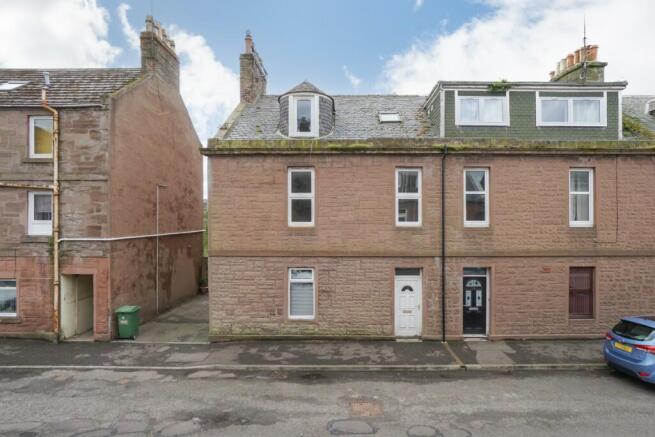 4 bed property, in Union Street, £105,000