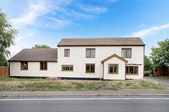 4 bed property, in Dunham Road, £475,000