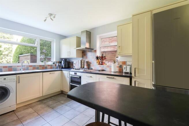 4 bed property, in The Cedars, £800,000
