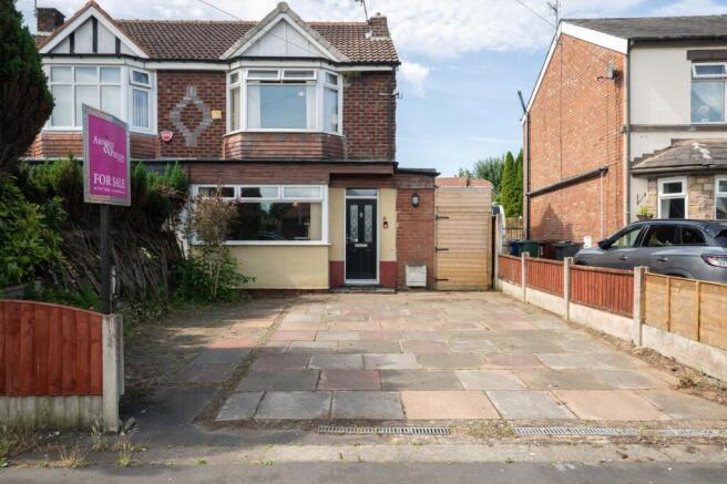 3 bed property, in New Cut Lane, £250,000