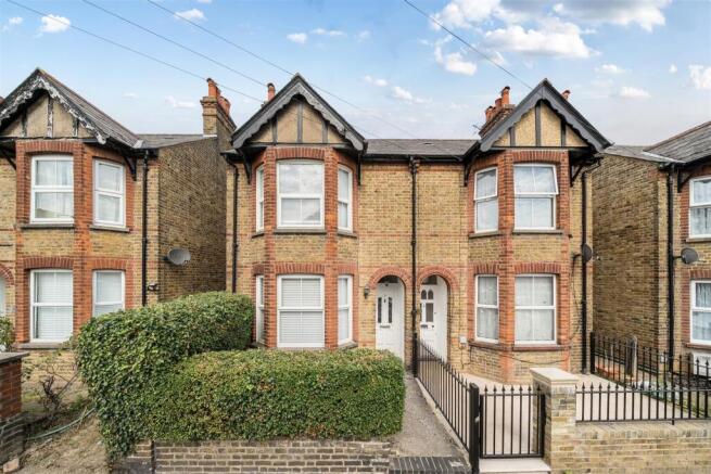 2 bed property, in North Road, £480,000