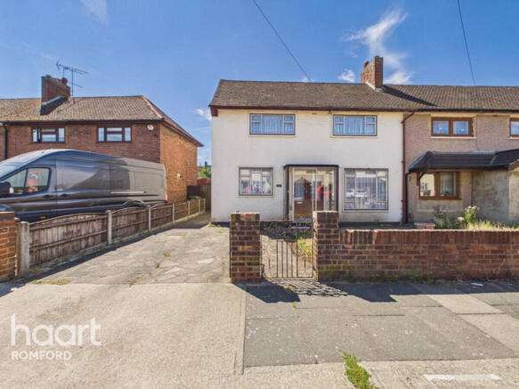 3 bed property, in Lynton Avenue, £425,000