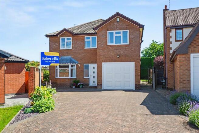 4 bed property, in Manorleigh, £725,000