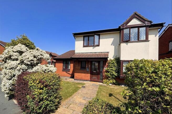 4 bed property, in Pheasants Wood, £315,000