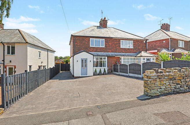 2 bed property, in Foljambe Avenue, £275,000