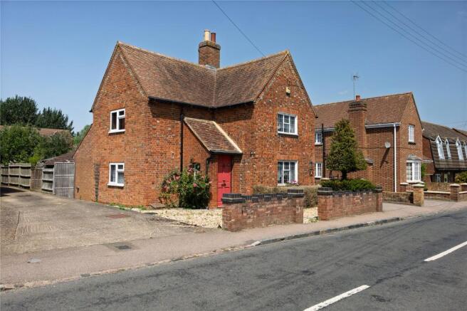 4 bed property, in High Street, £700,000
