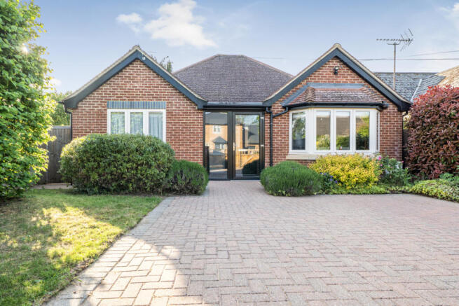 3 bed property, in Wood Lane, £750,000