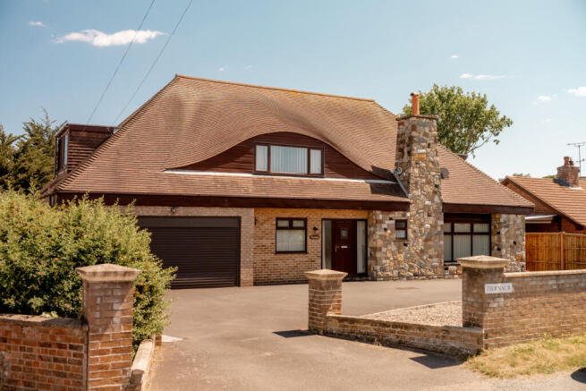 4 bed property, in Tiernaur, £550,000