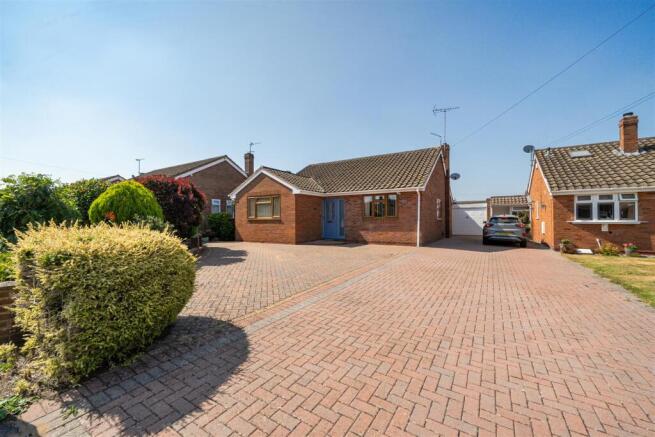 3 bed property, in Snowdon Close, £450,000