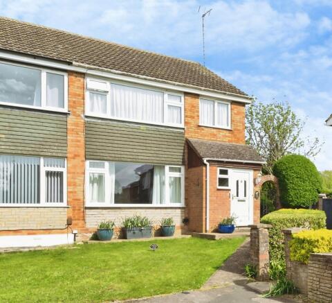 3 bed property, in Milford Avenue, £390,000