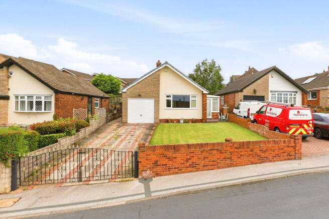 2 bed property, in Church Lane, £240,000