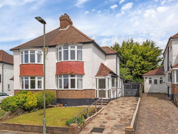2 bed property, in Warren Drive, £525,000