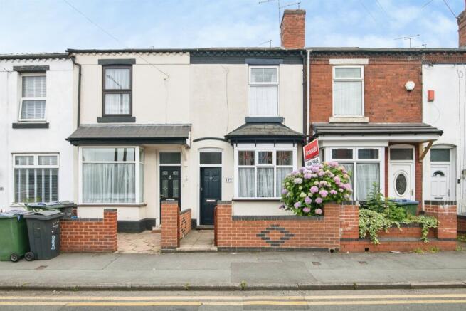 2 bed property, in Causeway Green Road, £180,000