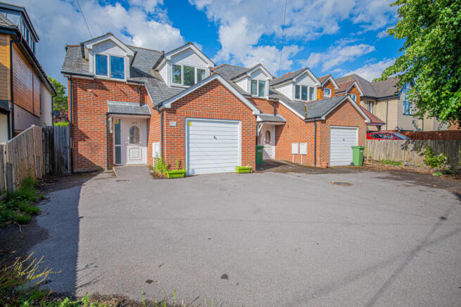 4 bed property, in Fair Oak Road, £430,000