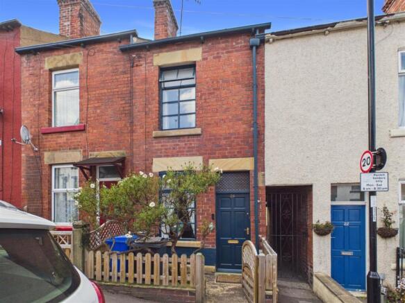 3 bed property, in Ashford Road, £300,000