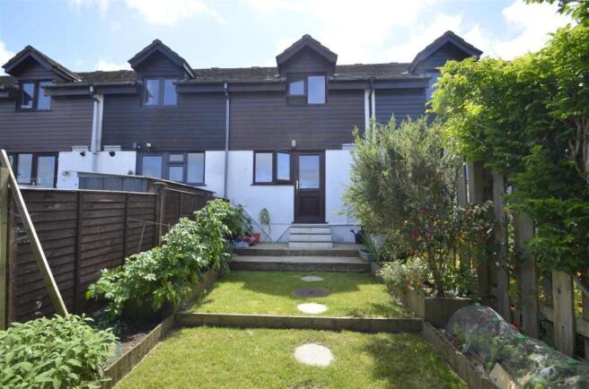 2 bed property, in Penryn TR10, £230,000