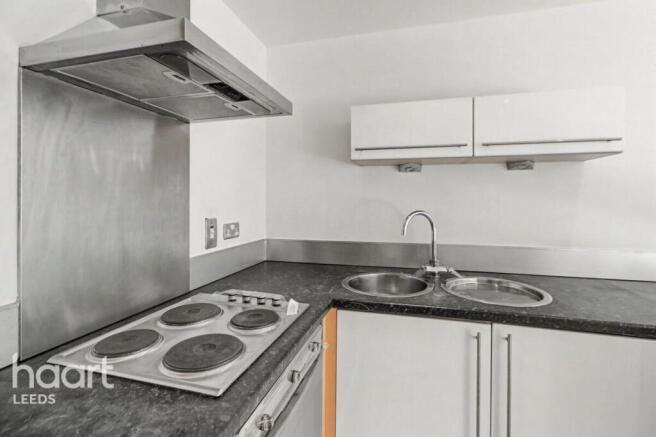 2 bed property, in Gotts Road, £170,000