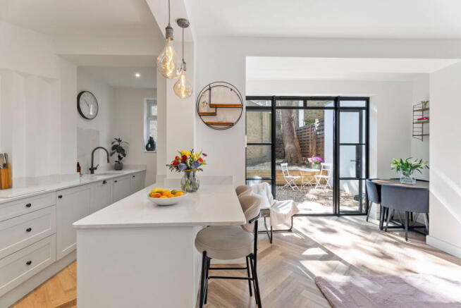 2 bed property, in Netherwood Road, £750,000