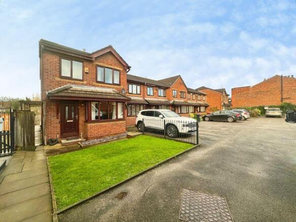 3 bed property, in Market Street, £220,000
