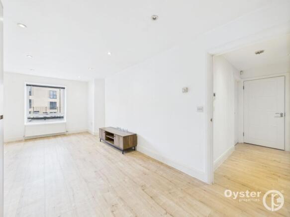 1 bed property, in The Broadway, £249,950