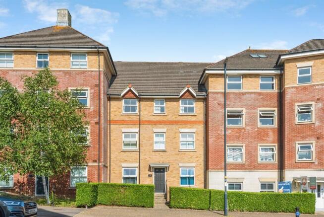 2 bed property, in Marbeck Close, £105,000