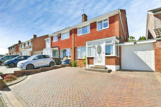 3 bed property, in Rashleigh Avenue, £295,000