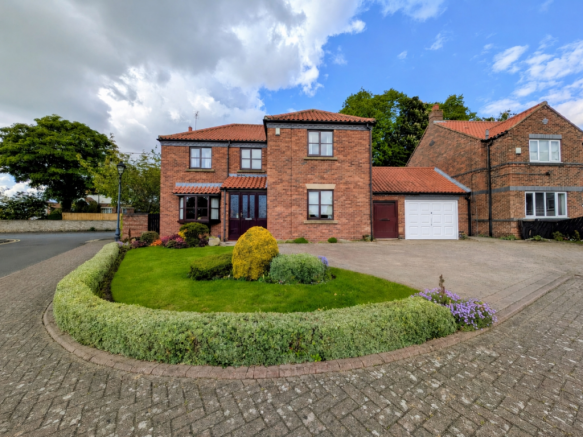 4 bed property, in Dunelm Court, £285,000