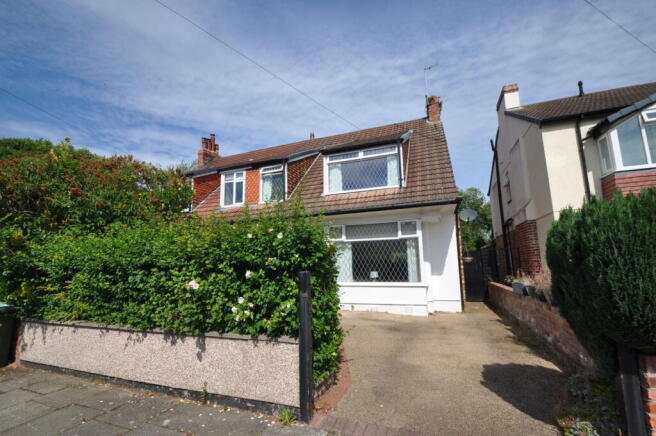 5 bed property, in Rycroft Road, £345,000