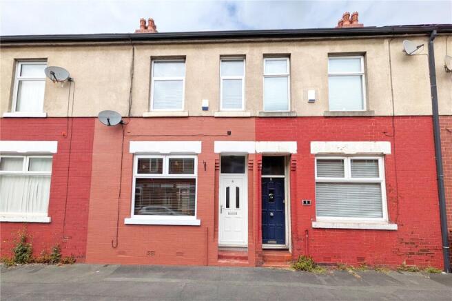 2 bed property, in Oswald Street, £190,000