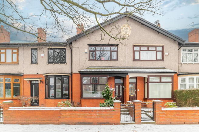 2 bed property, in Pilsworth Road, £165,000