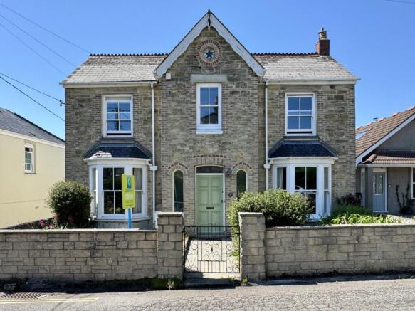 4 bed property, in Carvoza Road, £695,000