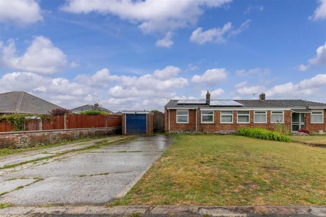 3 bed property, in Falcon Road West, £310,000