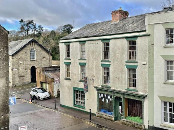 5 bed property, in Newland Street, £420,000