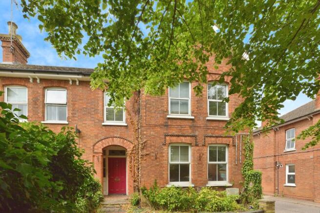 4 bed property, in Station Road, £425,000