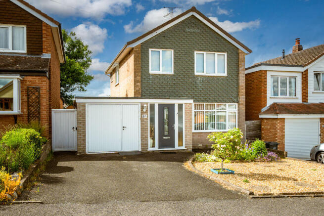 3 bed property, in Whitehall Road, £335,000