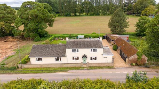 3 bed property, in High Road, £425,000