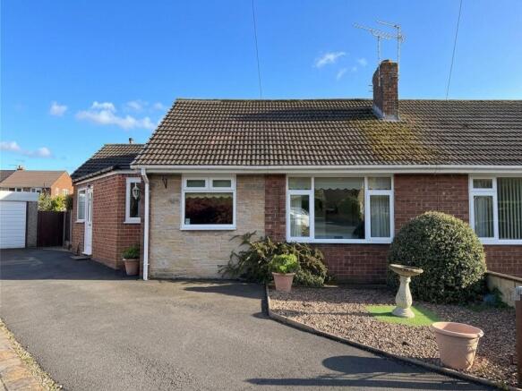 2 bed property, in Sutton Drive, £250,000