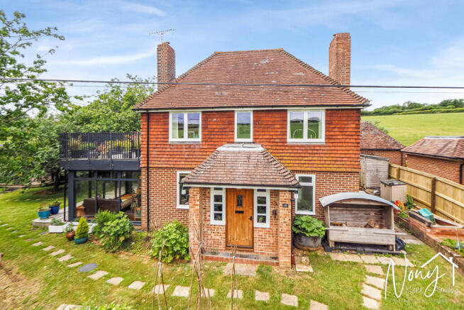4 bed property, in Bull Farm, £1,000,000
